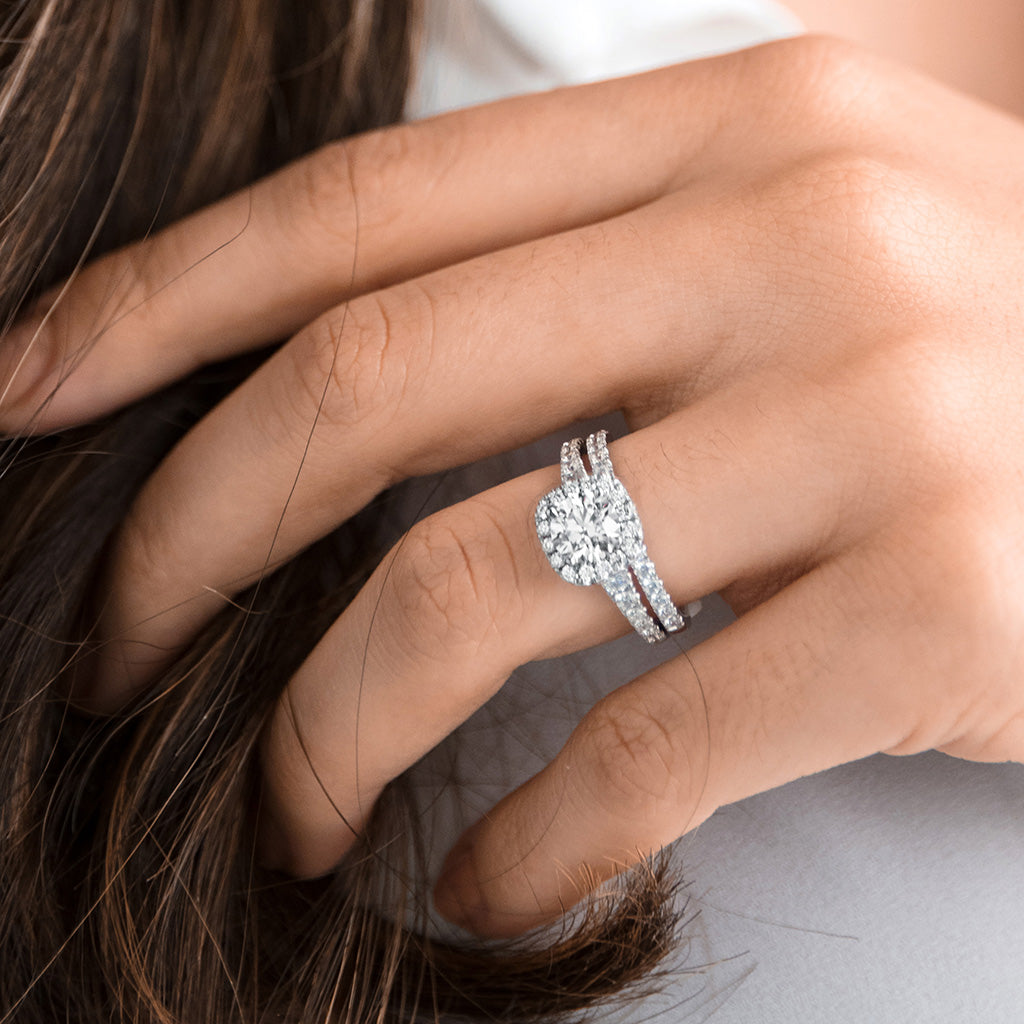 Joyería Eternity Diamonds de anillos de compromiso y churumbela con diamantes Hearts on Fire HOF. Diseño Halo, Solitario, pavé.