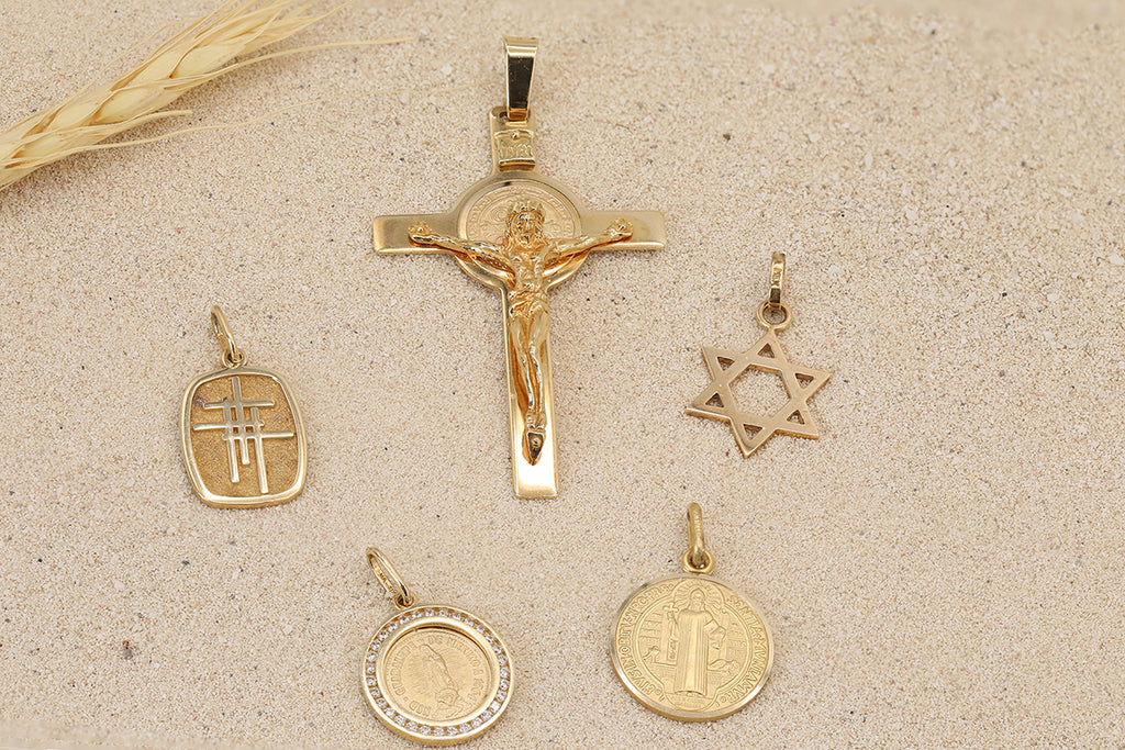 Joyería Eternity Diamonds Medallas y cruces para bautizos, primera comunión y confirmación en oro amarillo y oro blanco con imagenes como La virgen, San Belito y Cristo. 